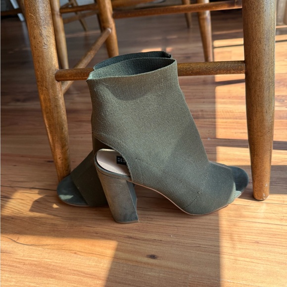 Design Lab Olive Green Heels Booties - Picture 3 of 4